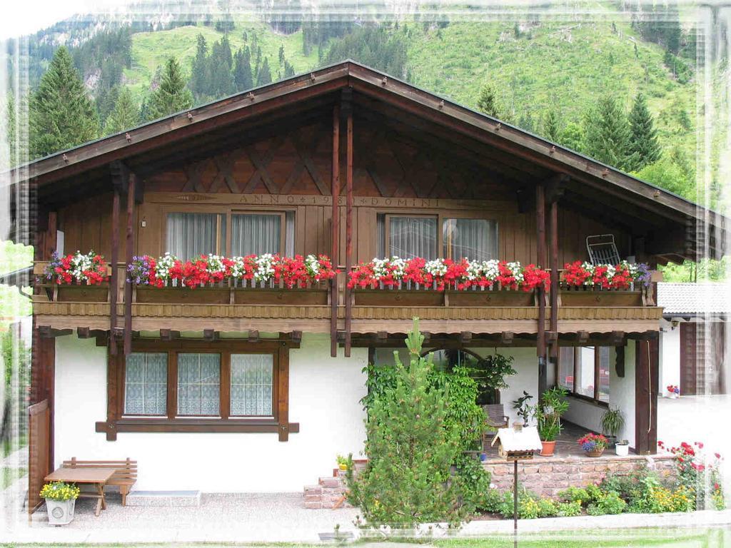 Landhaus Krinnenspitze Nesselwängle Buitenkant foto