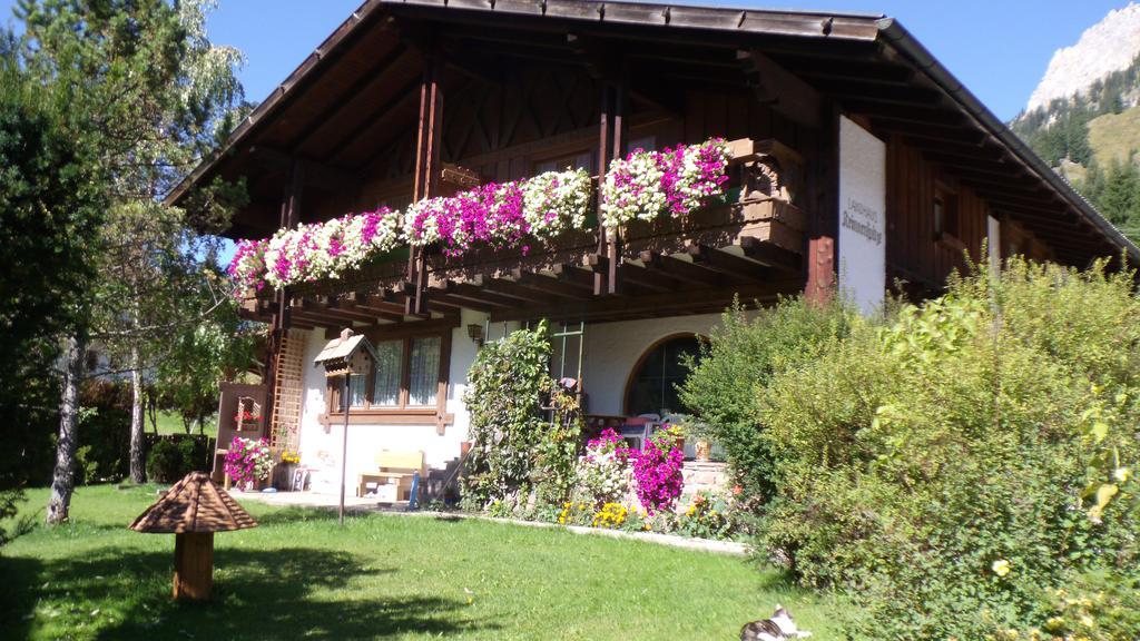 Landhaus Krinnenspitze Nesselwängle Buitenkant foto